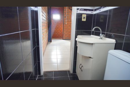 Banheiro 1 de casa para alugar com 3 quartos, 100m² em Jardim Carvalho, Porto Alegre