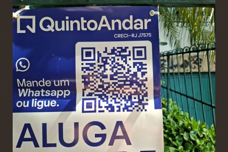 Placa  de casa para alugar com 1 quarto, 15m² em Cosme Velho, Rio de Janeiro