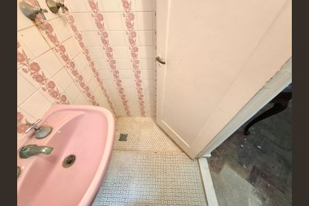 Banheiro  de casa para alugar com 1 quarto, 15m² em Cosme Velho, Rio de Janeiro