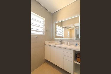 Apartamento à venda com 103m², 2 quartos e 1 vaga Apartamento à venda com 103m², 2 quartos e 1 vagaBanheiro da Suíte 1