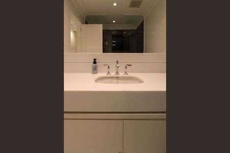 Apartamento para alugar com 216m², 3 quartos e 3 vagasBanheiro Suíte 2