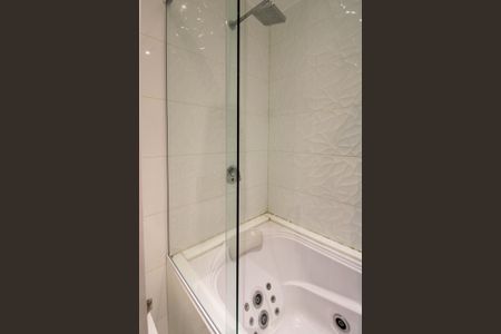 Apartamento para alugar com 216m², 3 quartos e 3 vagasBanheiro 