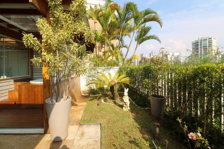 Apartamento para alugar com 216m², 3 quartos e 3 vagasJardim