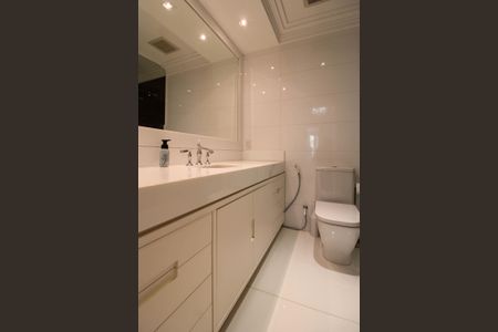 Apartamento para alugar com 216m², 3 quartos e 3 vagasBanheiro Suíte 2