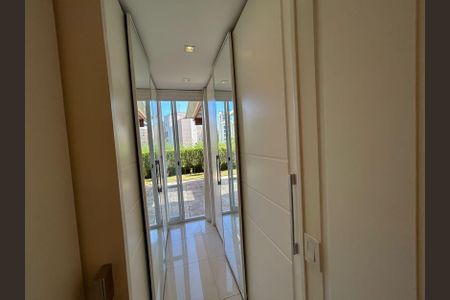 Apartamento para alugar com 216m², 2 quartos e 3 vagasCloset