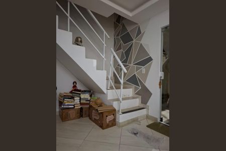 Casa de condomínio para alugar com 120m², 2 quartos e 1 vagaEscada