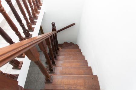 Casa para alugar com 200m², 3 quartos e 2 vagasEscada 