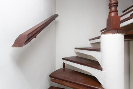 Casa para alugar com 200m², 3 quartos e 2 vagasEscada 