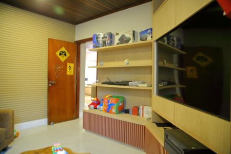 Casa à venda com 460m², 6 quartos e 4 vagasSala de TV 