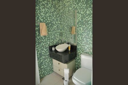 Casa à venda com 460m², 6 quartos e 4 vagasBanheiro da Piscina/convivência 