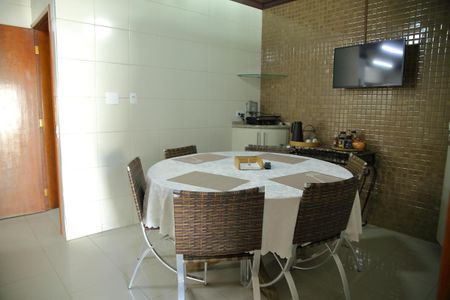 Casa à venda com 460m², 6 quartos e 4 vagasCopa/Cozinha 