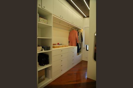 Casa à venda com 460m², 6 quartos e 4 vagasCloset  Suíte 1 ( master) 