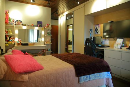 Casa à venda com 460m², 6 quartos e 4 vagasSuíte 2 