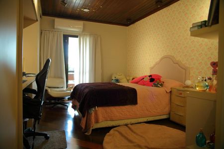 Casa à venda com 460m², 6 quartos e 4 vagasSuíte 2 