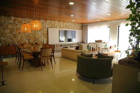 Casa à venda com 460m², 6 quartos e 4 vagasSala