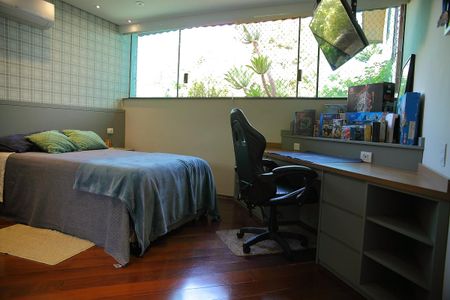 Casa à venda com 460m², 6 quartos e 4 vagasSuíte 5 