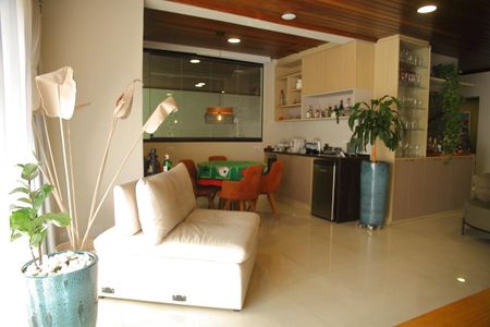 Casa à venda com 460m², 6 quartos e 4 vagasSala