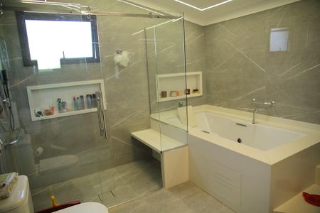 Casa à venda com 460m², 6 quartos e 4 vagasBanheiro  Suíte 1 ( master) 