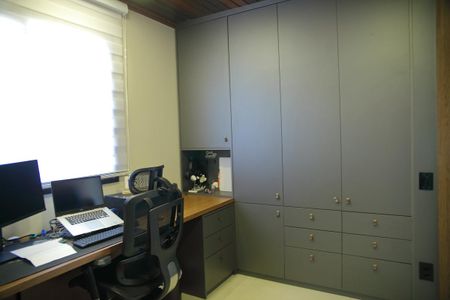 Casa à venda com 460m², 6 quartos e 4 vagasEscritório 