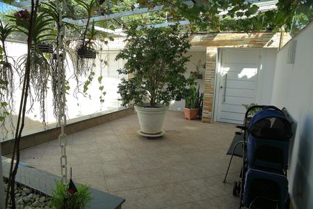 Casa à venda com 460m², 6 quartos e 4 vagasQuintal/Entrada 