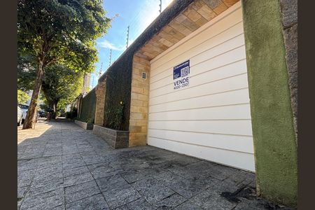 Casa à venda com 460m², 6 quartos e 4 vagasFachada