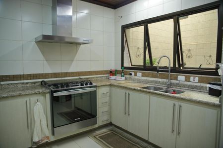 Casa à venda com 460m², 6 quartos e 4 vagasCozinha 