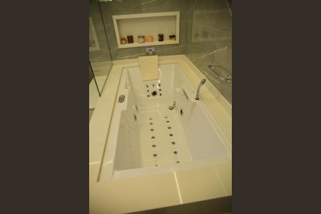 Casa à venda com 460m², 6 quartos e 4 vagasBanheiro  Suíte 1 ( master) 