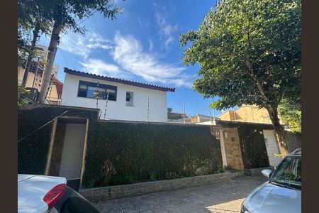 Casa à venda com 460m², 6 quartos e 4 vagasFachada