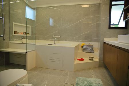 Casa à venda com 460m², 6 quartos e 4 vagasBanheiro  Suíte 1 ( master) 