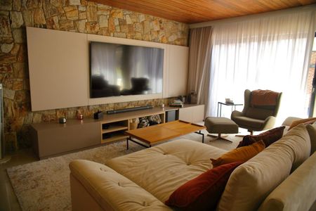 Casa à venda com 460m², 6 quartos e 4 vagasSala