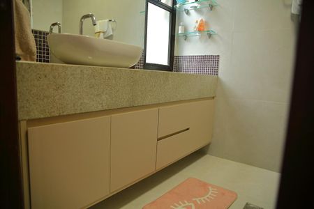 Casa à venda com 460m², 6 quartos e 4 vagasBanheiro Suíte 3 