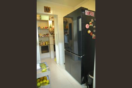 Casa à venda com 460m², 6 quartos e 4 vagasCozinha 