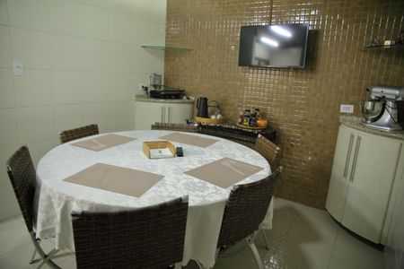 Casa à venda com 460m², 6 quartos e 4 vagasCopa/Cozinha 