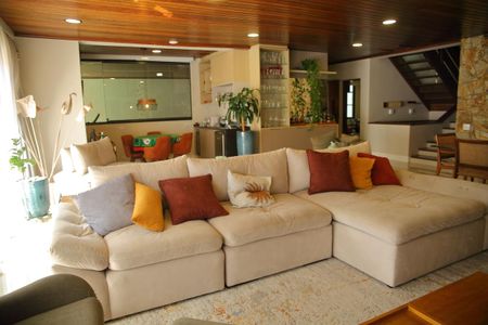 Casa à venda com 460m², 6 quartos e 4 vagasSala