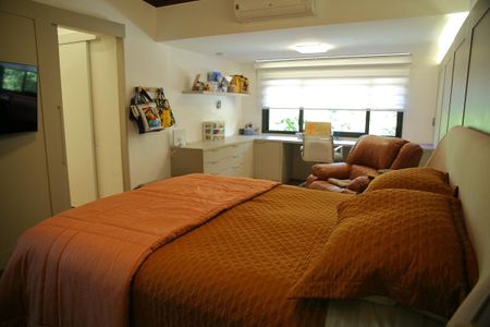 Casa à venda com 460m², 6 quartos e 4 vagasSuíte 1 ( master) 