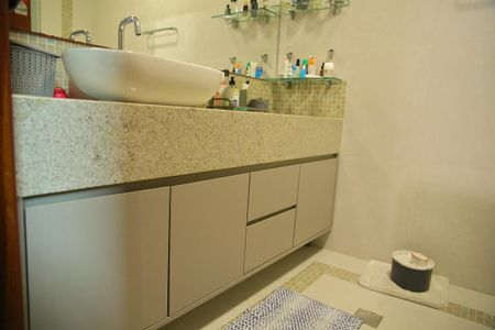 Casa à venda com 460m², 6 quartos e 4 vagasBanheiro Suíte 6 