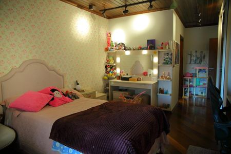 Casa à venda com 460m², 6 quartos e 4 vagasSuíte 2 