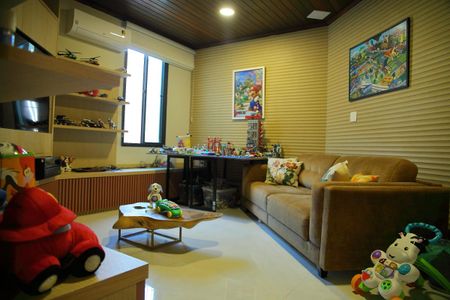 Casa à venda com 460m², 6 quartos e 4 vagasSala de TV 