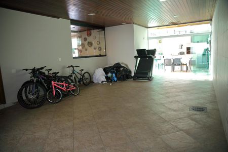 Casa à venda com 460m², 6 quartos e 4 vagasGaragem 