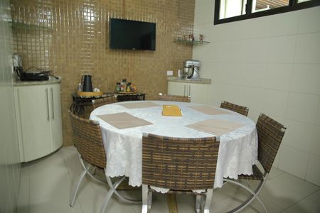 Casa à venda com 460m², 6 quartos e 4 vagasCopa/Cozinha 