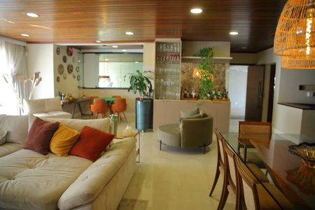 Casa à venda com 460m², 6 quartos e 4 vagasSala