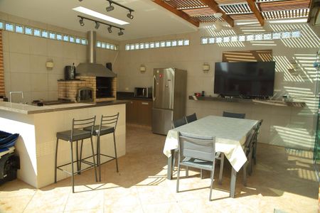Casa à venda com 460m², 6 quartos e 4 vagasÁrea de convivência /Churrasco 