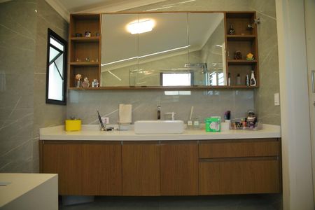 Casa à venda com 460m², 6 quartos e 4 vagasBanheiro  Suíte 1 ( master) 