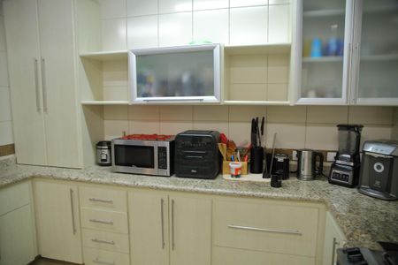 Casa à venda com 460m², 6 quartos e 4 vagasCozinha 