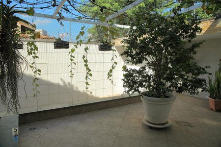 Casa à venda com 460m², 6 quartos e 4 vagasQuintal/Entrada 