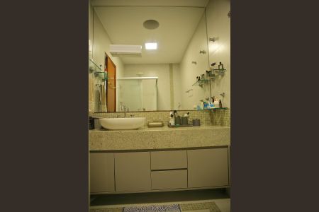 Casa à venda com 460m², 6 quartos e 4 vagasBanheiro Suíte 6 