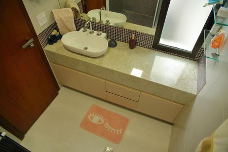 Casa à venda com 460m², 6 quartos e 4 vagasBanheiro Suíte 3 