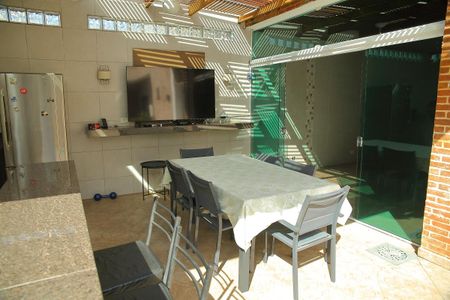 Casa à venda com 460m², 6 quartos e 4 vagasÁrea de convivência /Churrasco 