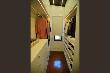 Casa à venda com 460m², 6 quartos e 4 vagasCloset  Suíte 1 ( master) 