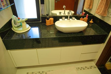 Casa à venda com 460m², 6 quartos e 4 vagasBanheiro Suíte 2 